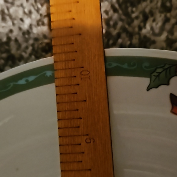 Christmas in the park dinner plate Christmas tree in the middle green rime - Picture 8 of 8